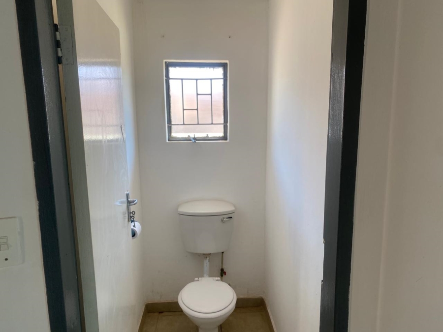 2 Bedroom Property for Sale in Geelhoutpark North West